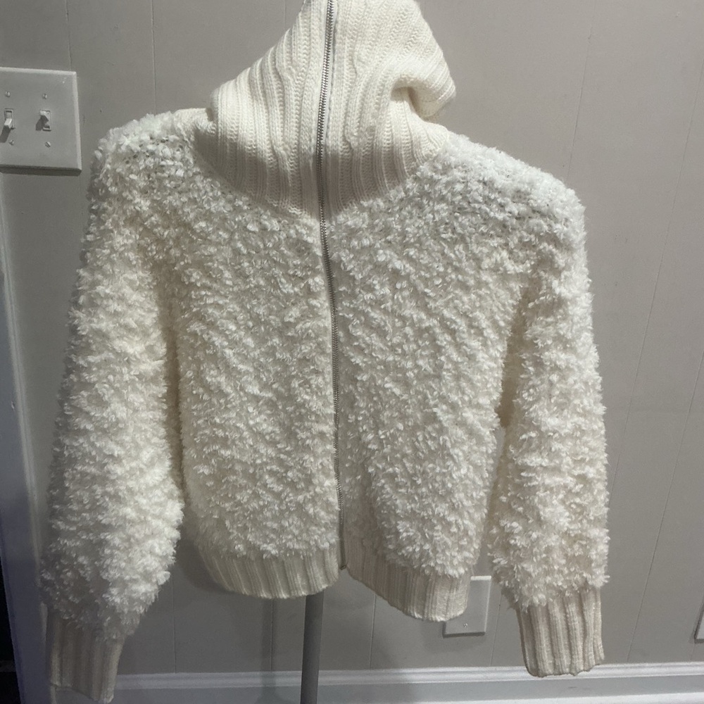 Cozy White Zip up, super warm Turtleneck Sweater NWOT